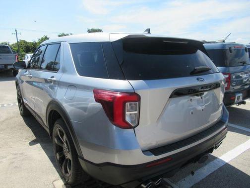 Silver Metallic 2022 Ford Explorer ST