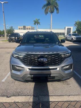 Silver Metallic 2022 Ford Explorer ST-Line