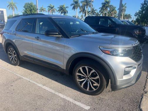 Silver Metallic 2022 Ford Explorer ST-Line