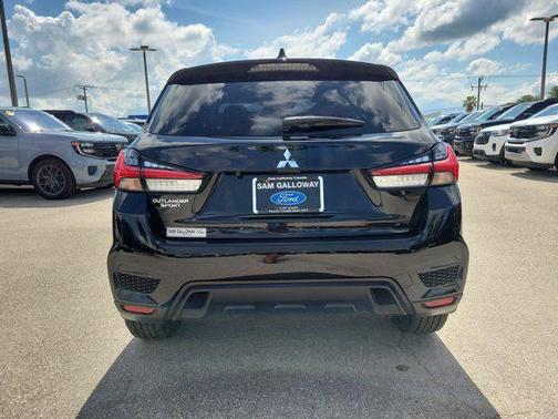 Labrador Black Pearl 2022 Mitsubishi Outlander Sport 2.0 LE