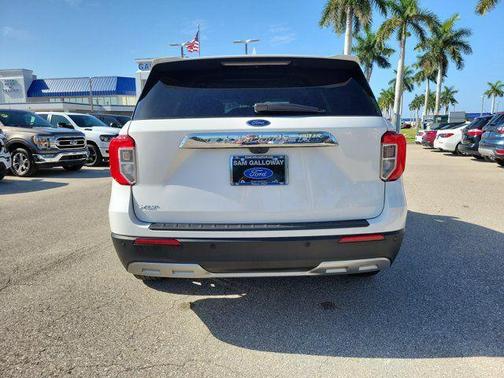 White Metallic 2022 Ford Explorer XLT