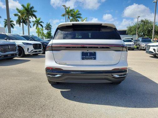 White Platinum Clearcoat Metallic 2024 Lincoln Nautilus Premiere