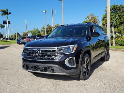 Deep Black Pearl 2025 Volkswagen Atlas 2.0T SE w/Technology