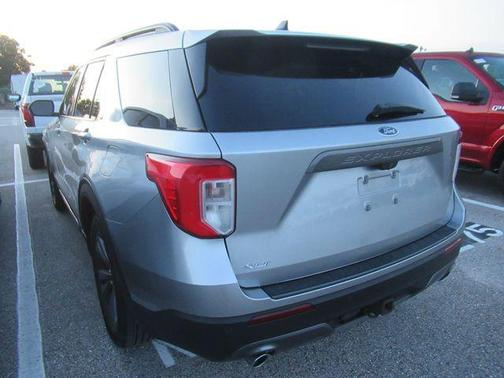 Iconic Silver Metallic 2022 Ford Explorer XLT