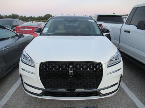 White Metallic 2025 Lincoln Corsair Grand Touring