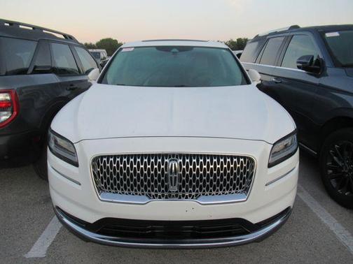 Pristine White Metallic Tri-Coat 2023 Lincoln Nautilus Reserve
