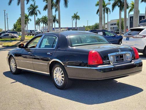 2004 Lincoln Town Car Ultimate
