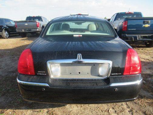 2004 Lincoln Town Car Ultimate