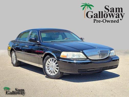 2004 Lincoln Town Car Ultimate