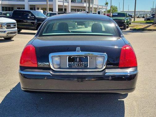 2004 Lincoln Town Car Ultimate