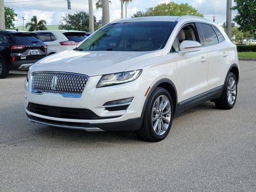 White Platinum Clearcoat Metallic 2019 Lincoln MKC Select