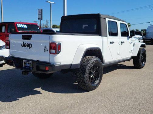 Bright White Clearcoat 2022 Jeep Gladiator Sport