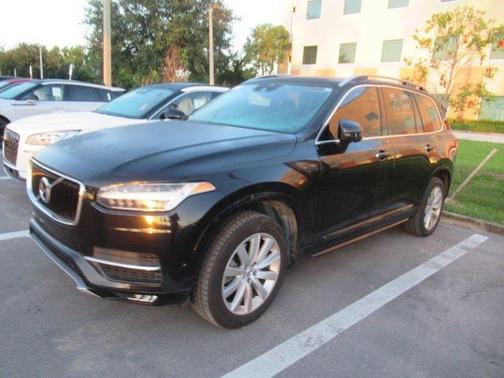 2017 Volvo XC90 T6 Momentum