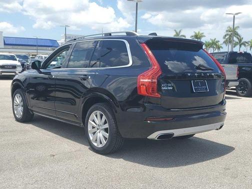 2017 Volvo XC90 T6 Momentum