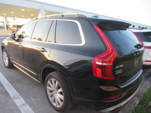 2017 Volvo XC90 T6 Momentum