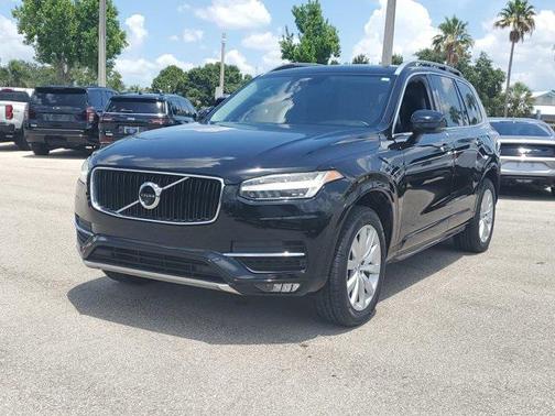2017 Volvo XC90 T6 Momentum