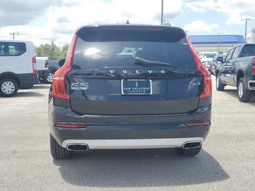 2017 Volvo XC90 T6 Momentum