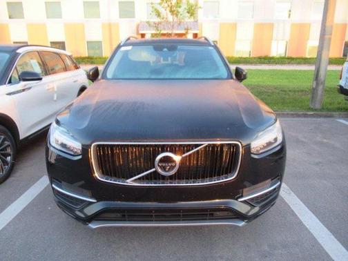 2017 Volvo XC90 T6 Momentum