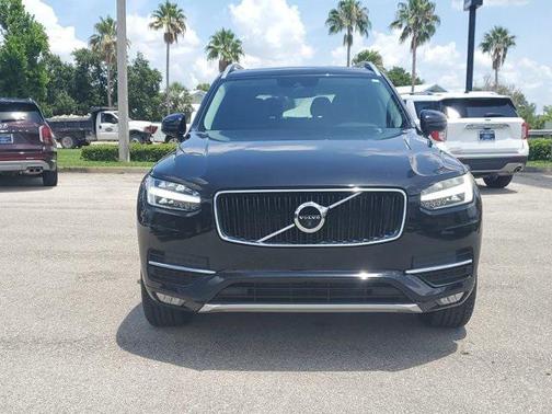 2017 Volvo XC90 T6 Momentum