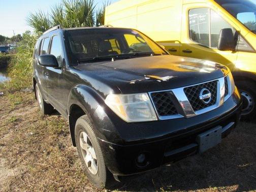 2005 Nissan Pathfinder XE