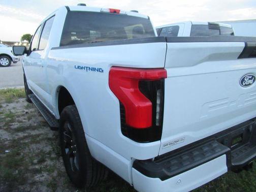 Oxford White 2025 Ford F-150 Lightning Flash