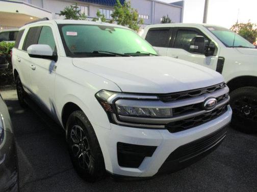 Oxford White 2022 Ford Expedition XLT