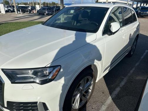 2021 Audi Q7 45 Premium Plus