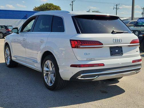 2021 Audi Q7 45 Premium Plus