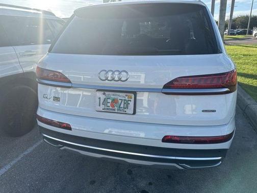 2021 Audi Q7 45 Premium Plus