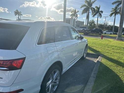 2021 Audi Q7 45 Premium Plus