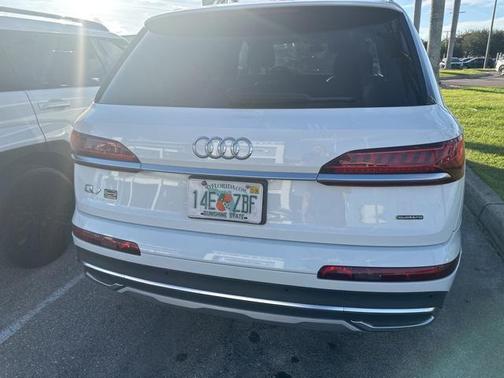 2021 Audi Q7 45 Premium Plus
