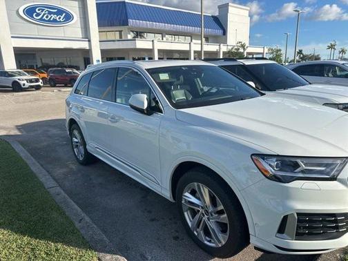 2021 Audi Q7 45 Premium Plus