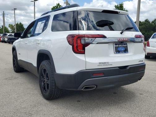 2023 GMC Acadia AT4