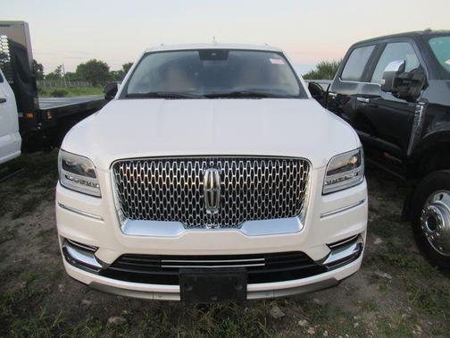 White Platinum Metallic Tri-Coat 2019 Lincoln Navigator Reserve