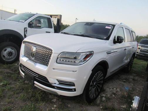 White Platinum Metallic Tri-Coat 2019 Lincoln Navigator Reserve