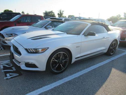 White Platinum Clearcoat Metallic 2017 Ford Mustang GT Premium