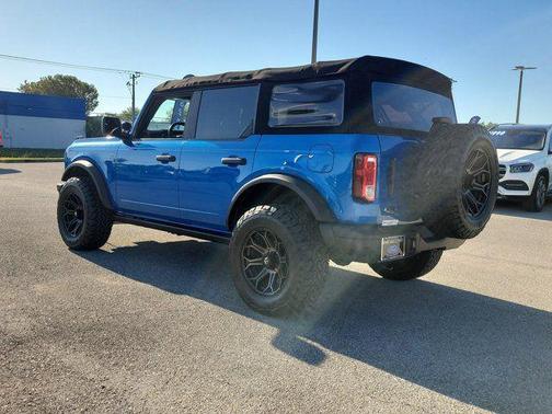 Velocity Blue Metallic 2022 Ford Bronco Black Diamond