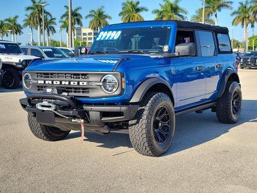 Velocity Blue Metallic 2022 Ford Bronco Black Diamond