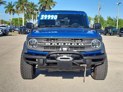 Velocity Blue Metallic 2022 Ford Bronco Black Diamond