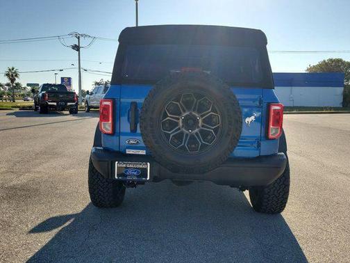 Velocity Blue Metallic 2022 Ford Bronco Black Diamond