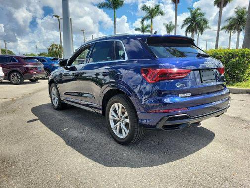 Navarra Blue Metallic 2022 Audi Q3 Premium