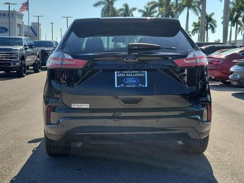 2022 Ford Edge SE