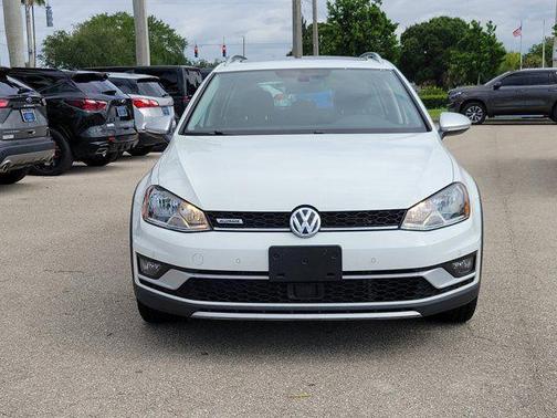 Pure White 2017 Volkswagen Golf Alltrack TSI SE