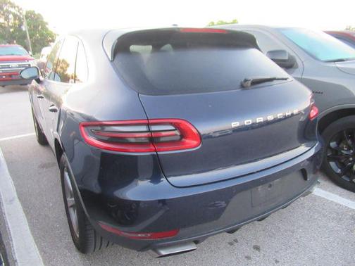 Blue 2018 Porsche Macan Macan