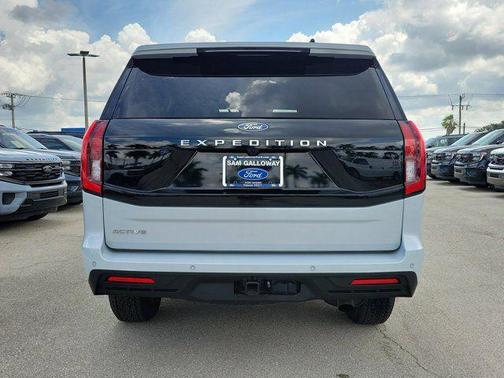 Silver Metallic 2025 Ford Expedition Active