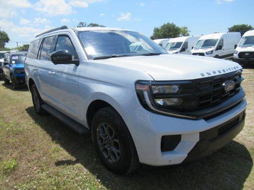 Silver Metallic 2025 Ford Expedition Active