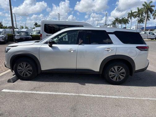 Brilliant Silver Metallic 2025 Nissan Pathfinder S