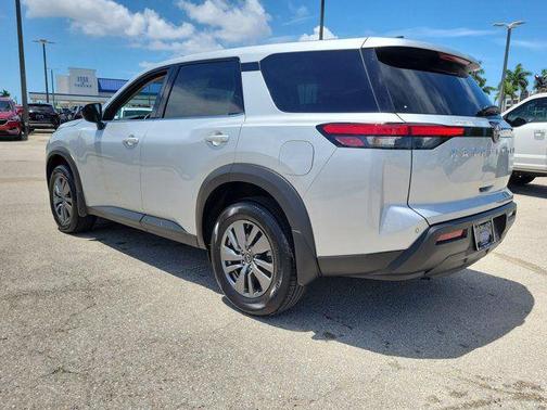 Brilliant Silver Metallic 2025 Nissan Pathfinder S
