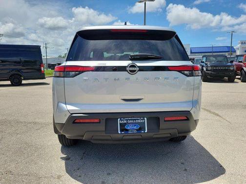 Brilliant Silver Metallic 2025 Nissan Pathfinder S