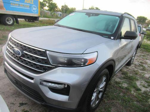 Silver Metallic 2023 Ford Explorer XLT